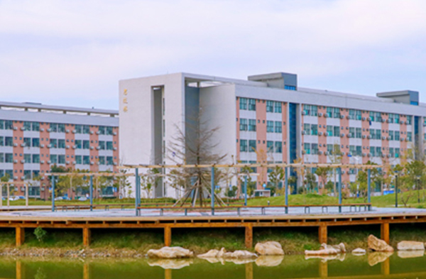 襄陽(yáng)技師學(xué)院